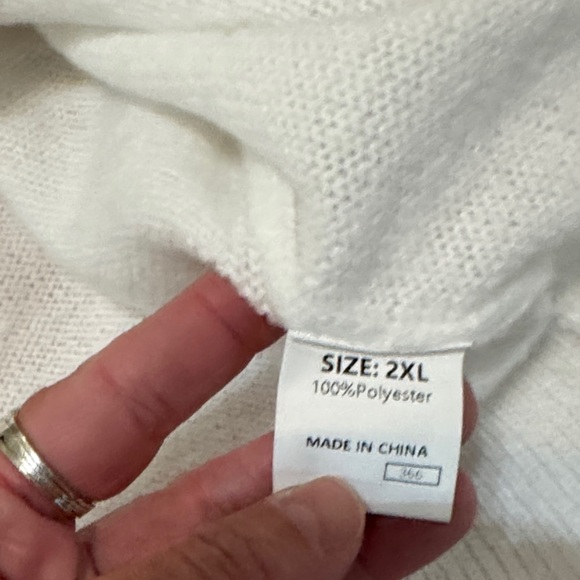 Chic White and Pink XOXO Women's Sweatshirt - Picture 6 of 13